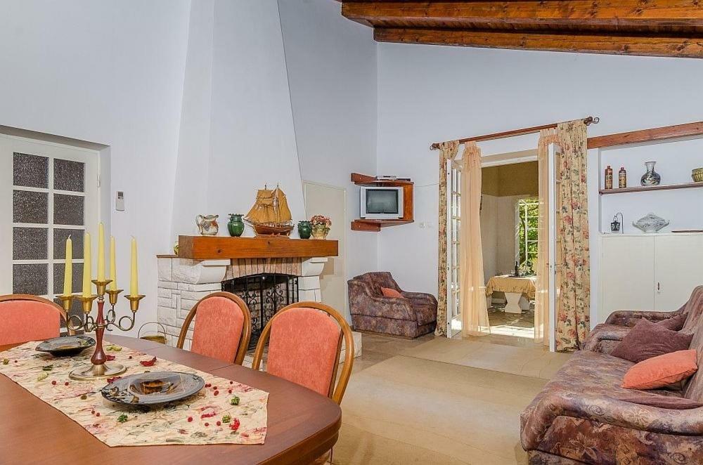 Holiday Home Marko - 70M From Sea オレビック エクステリア 写真